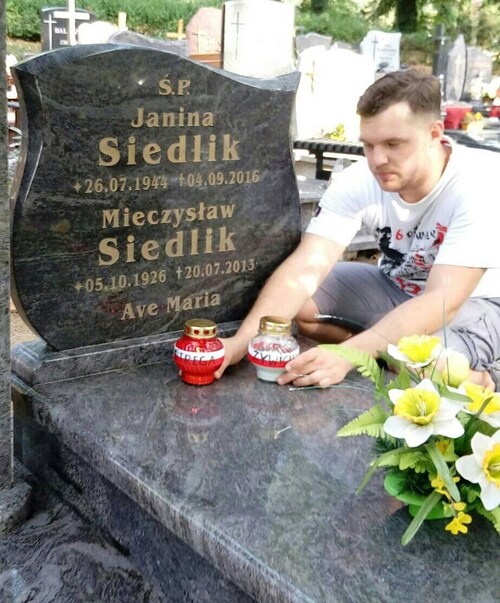 Przy grobie Mieczysława Siedlika