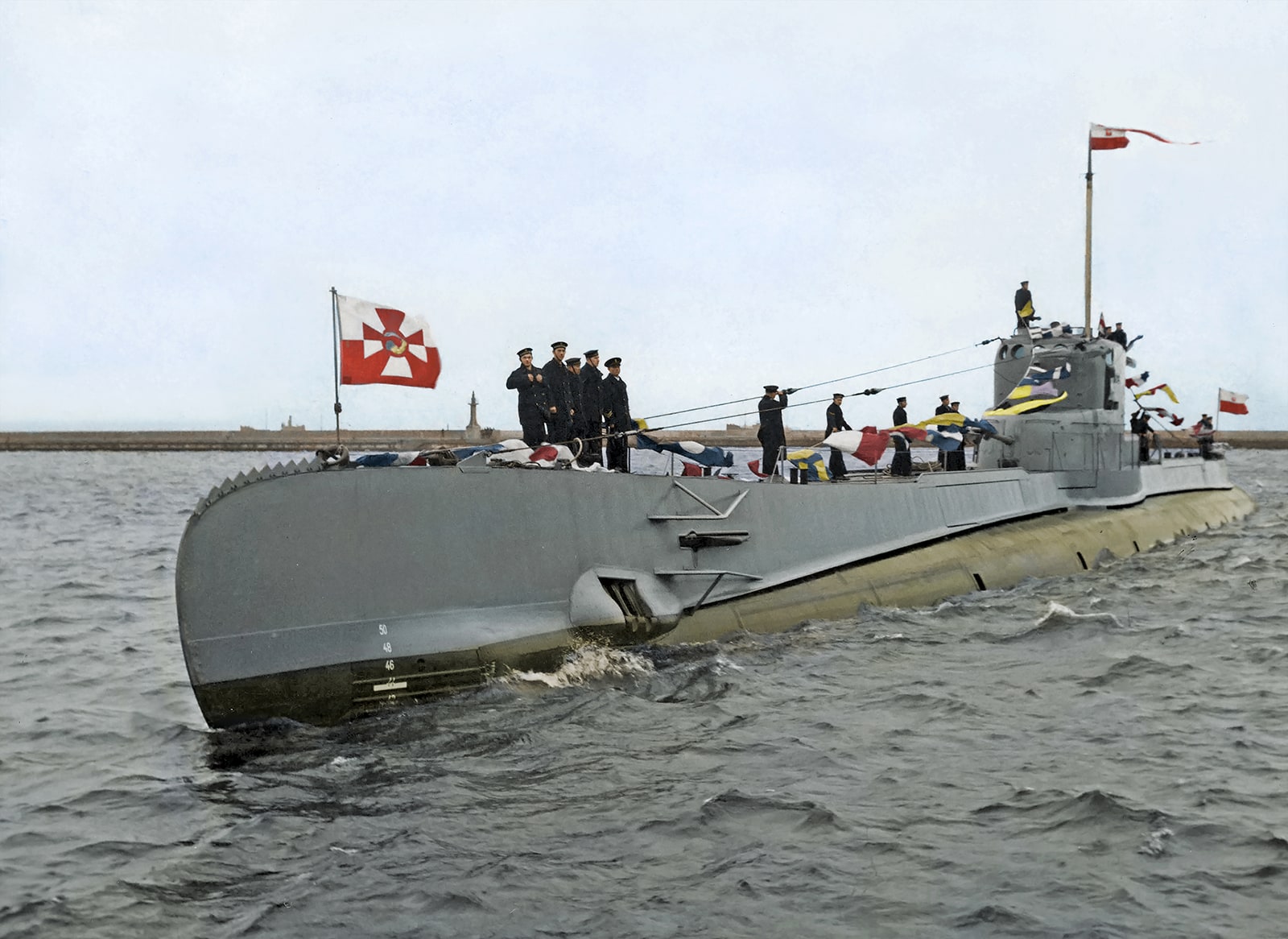 Okręt podwodny ORP "Orzeł" podczas oficjalnego wejścia do portu w Gdyni 10 lutego 1939 r.
