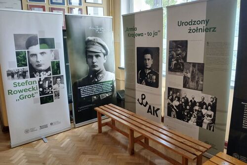 Wystawa o Stefanie Roweckim w II Liceum Ogólnokształcącym im. Stefana Żeromskiego w Tomaszowie Mazowieckim