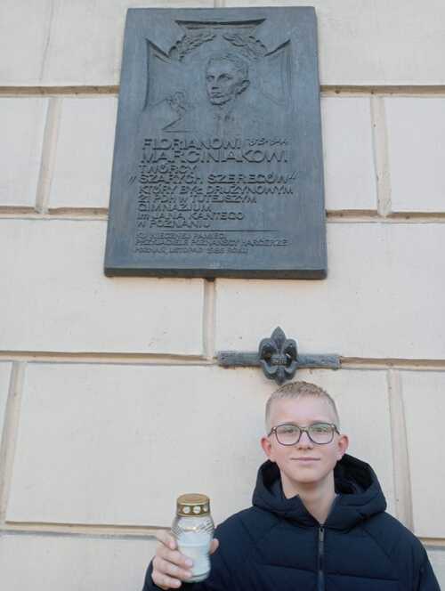 Ul. Strzelecka 10 Poznań Tablica Floriana Marciniaka, autor Tytus Gałęzewski