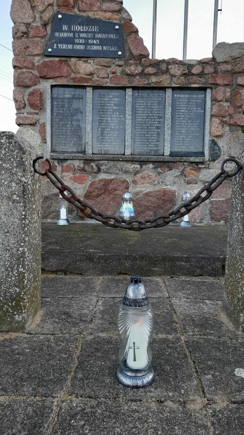 Znicz w miejscowości Jeziora Wielkie (powiat mogileński, województwo kujawsko - pomorskie) fot. Renata Lepsza, Zespół Szkół w Mogilnie