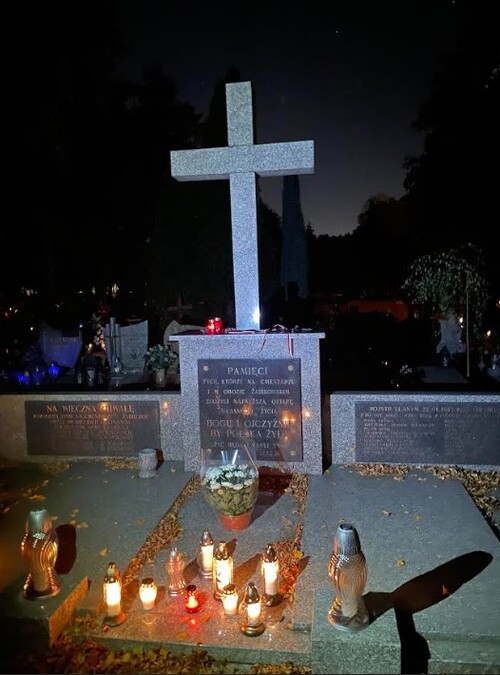 Grób więźniów zamordowanych przez Niemców, Luboń cmentarz parafialny, ul. Traugutta 17. Fot. Aga Ignaczak