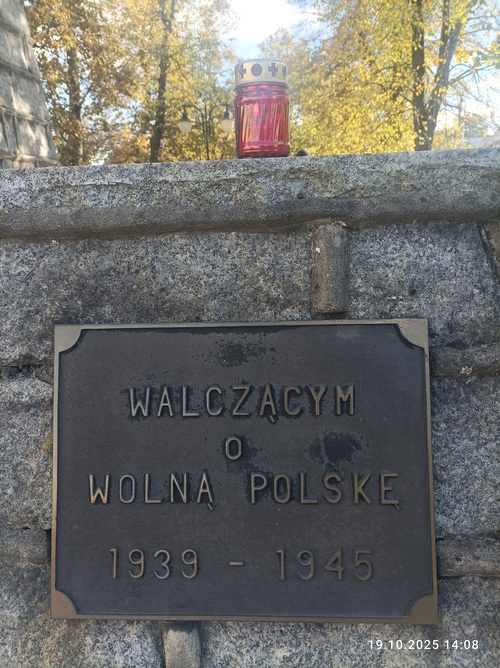 Zaniemyśl - Tablica Pamięci  przy pomniku Powstańców Wielkopolskich fot. Maria Frąckowiak