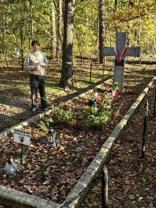 Kwatera duchownych w Lasach Palędzko-Zakrzewskich fot. Kuba Kaliszan, Szkoła Podstawowa nr 58 im. Jerzego Kukuczki w Poznaniu