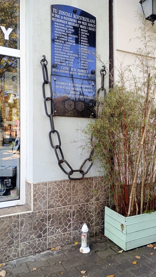 Mosina. Tablica ofiar rozstrzelanych 20 października, fot. Barbara Dykrzak.