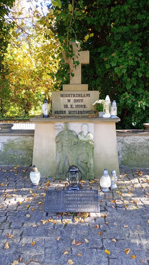 Mosina. Pomnik ofiar II Wojny Światowej na cmentarzu, fot. Barbara Dykrzak.