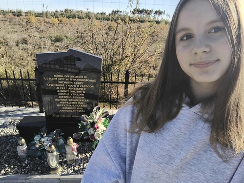 Mielno, w gminie Mieleszyn, w powiecie gnieźnieńskim,  pomnik ku pamięci siedmiu Polaków rozstrzelanych przez Niemców 9 września 1939 roku, fot. Magdalena Lament.