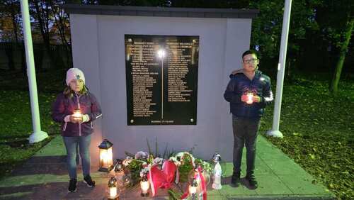 Rudniki tablica, na której wyryto imiona i nazwiska uczestników powstania listopadowego, powstania wielkopolskiego, wojny polsko-bolszewickiej i II wojny światowej, fot. Szkoła Podstawowa im. Andrzeja i Władysława Niegolewskich w Rudnikach.