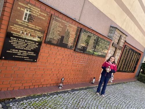 Opalenicka Ściana Pamięci, Opalenica, fot. Szkoła Podstawowa im. Andrzeja i Władysława Niegolewskich w Rudnikach.