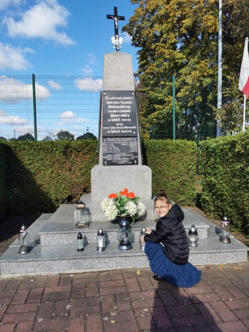 Pomnik 55 poległych i zamordowanych mieszkańców gminy Wijewo, fot. Zespół Szkół im. Powstańców Wielkopolskich w Brennie.