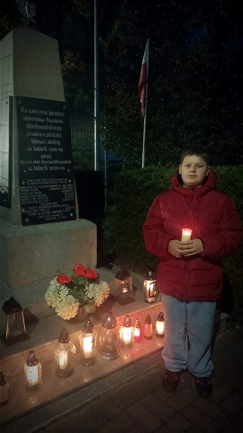 Pomnik 55 poległych i zamordowanych mieszkańców gminy Wijewo - Zespół Szkół im. Powstańców Wielkopolskich w Brennie.