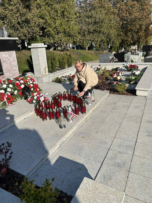 Zbiorowa Mogiła Ofiar II Wojny Światowej, zamordowanych  w latach 1939 - 1941, cmentarz w Kaźmierzu; powiat szamotulski, fot. Renata Antkowiak.