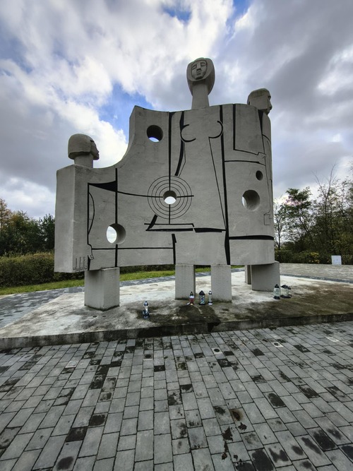 Pomnik - Ściana Śmierci w Nawrze, fot. Zespół Szkół Zawodowych w Kurzętniku