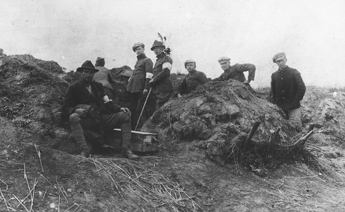 Powstańcy z Głożyn na pozycjach nad Odrą, ze zbiorów Biblioteki Ślaskiej
