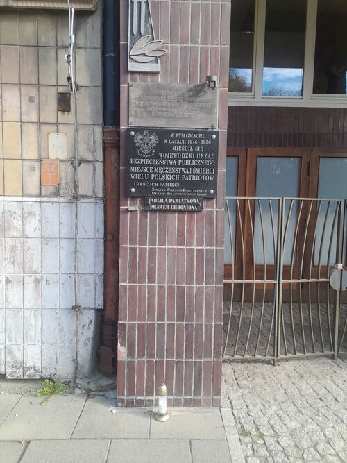 Gmach XII LO przy Al. Anstadta 7 w Łodzi – w czasie II wojny światowej siedziba gestapo. Fot. Natalia Rogalska, Szkoła Podstawowa nr 33 w Łodzi