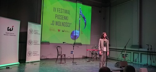 IV Festiwal Piosenki &quot;O Wolności&quot;, zdobywczyni drugiego miejsca w kategorii młodszej Oliwia Stefanowska, fot. K. Liszka