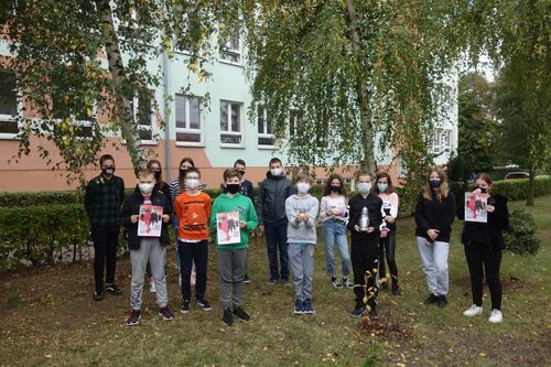 Symboliczne zapalenie zniczy Szkoła Podstawowa nr 1 im. Jana Kilińskiego w Trzemesznie, Maciej Adamski