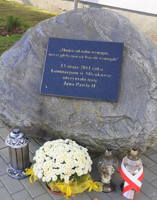 Szkoła Podstawowa im. Jana Pawła II w Młynkowie