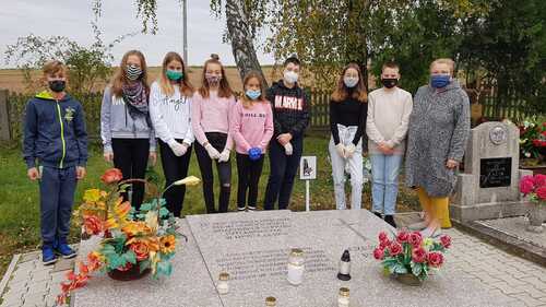 Stary Gostyń pomnik pomordowanych na Klonach, Uczniowie klasy siódmej Szkoły Podstawowej im. Gustawa Eugeniusza Potworowskiego w Goli