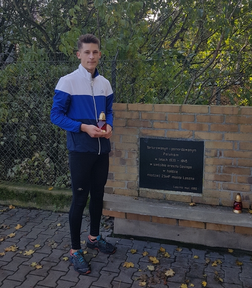 Pod pomnikiem przy ulicy 17 stycznia w Lesznie, Albert Wawrzyniak, Zespół Szkół Ekonomicznych Leszno