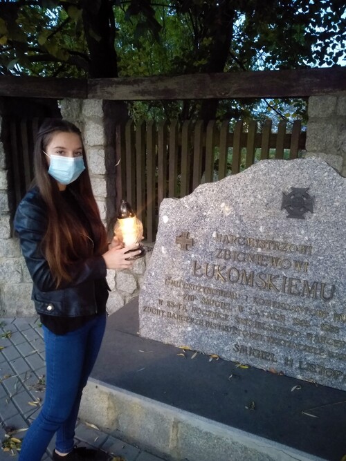 Głaz upamiętniający hm. Zbigniewa Łukomskiego w Śmiglu, Karolina Jankowska Zespół Szkół Ekonomicznych w Lesznie