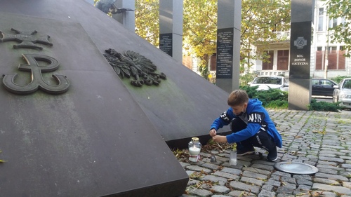 Pomnik Polskiego Państwa Podziemnego w Poznaniu, Oskar Zobel Szkoła Podstawowa nr 51 w Poznaniu