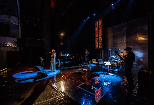 Recital Barbary Lubos „W tym istnieniu drugim“, fot. P. Jędroska