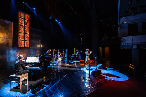 Recital Barbary Lubos „W tym istnieniu drugim“, fot. P. Jędroska