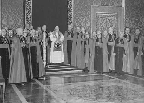 Audiencja prymasa Stefana Wyszyńskiego i biskupów polskich u papieża Jana XXIII, Watykan 1962 /AIPSKW