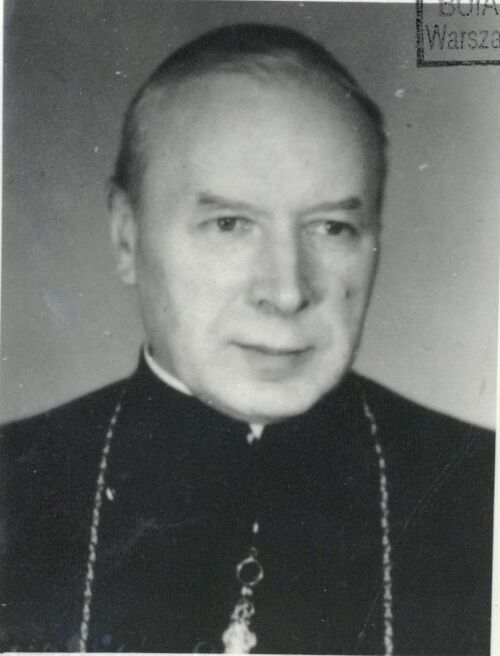 Zdjęcie legitymacyjne kard. Stefana Wyszyńskiego, załączone do dokumentacji Służby Bezpieczeństwa z 1963 r. /AIPN