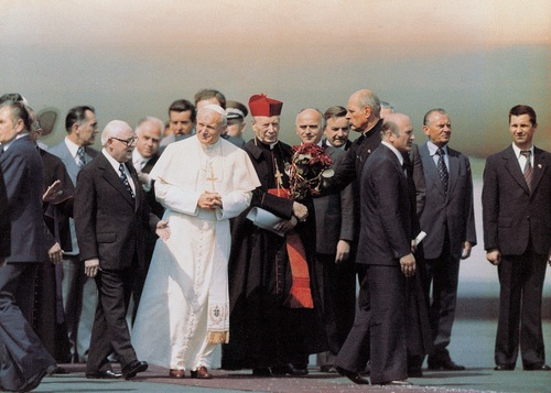 W czasie pierwszej pielgrzymki papieża Jana Pawła II do Polski, Warszawa 1979 /AIPSKW
