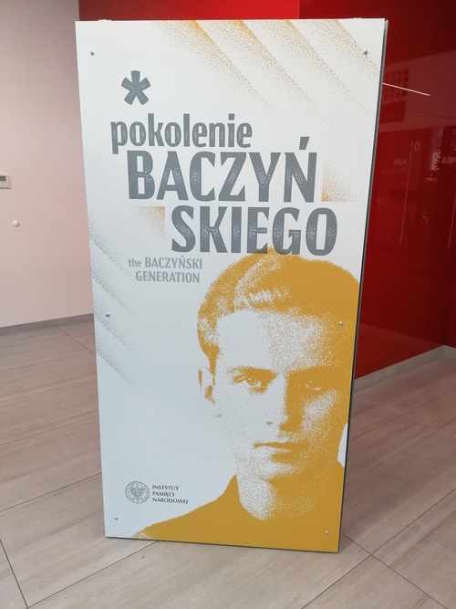 Wystawa pt. Pokolenie Baczyńskiego w holu, fot. Stanisław Kiełb, Jerzy Rudnicki