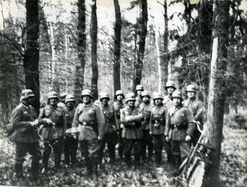 7 XI 1939 r. członkowie Einsatzkommando 14 podczas egzekucji w Kościanie. Ze zbiorów IPN.
