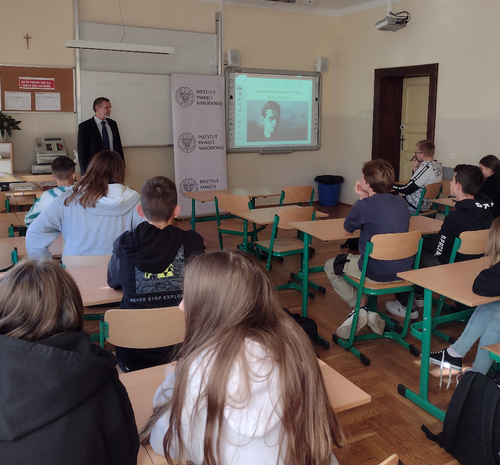 „Życie i twórczość Krzysztofa Kamila Baczyńskiego” – spotkanie z uczniami Szkoły Podstawowej nr 20 im. Orła Białego we Wrocławiu / Fot. dr Piotr Ćwikliński