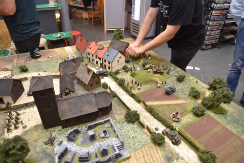 Fot.10 Najtrudniejsze okazało się przejęcie kontroli nad widocznym skrzyżowaniem dróg (Fot. Adam Pacześniak)