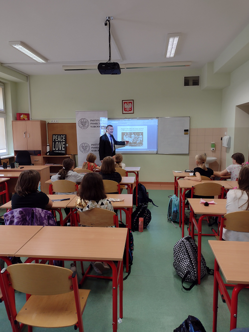 „Życie i twórczość Krzysztofa Kamila Baczyńskiego” – spotkanie z uczniami Szkoły Podstawowej nr 10 im. Bolesława Krzywoustego we Wrocławiu / Fot. dr Piotr Ćwikliński