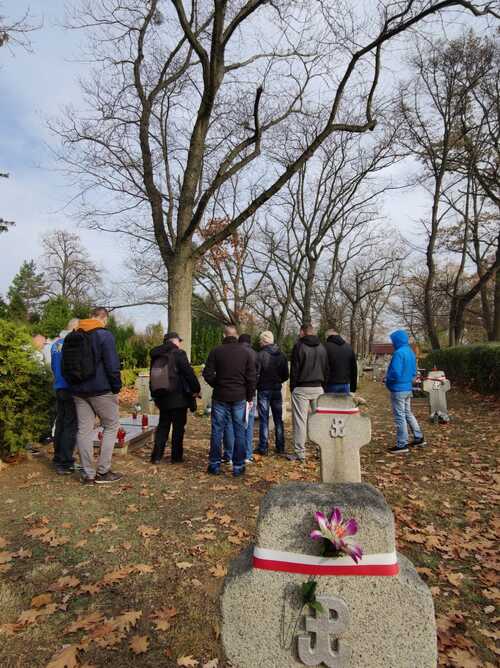 „Spotkania z historią” na kwaterze ofiar komunizmu Cmentarza Osobowickiego we Wrocławiu – 13 listopada 2021 r.