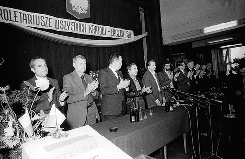 Podpisanie porozumienia między Komisją Rządową i Międzyzakładowym Komitetem Strajkowym, Szczecin, 30 sierpnia 1980 r. Fot. Jerzy Undro/ PAP/ CAF.