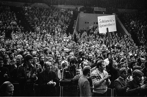 Katowice, listopad 1980 r. Spotkanie Lecha Wałęsy ze związkowcami NSZZ Solidarność. Fot. Kazimierz Seko/ PAP/ CAF