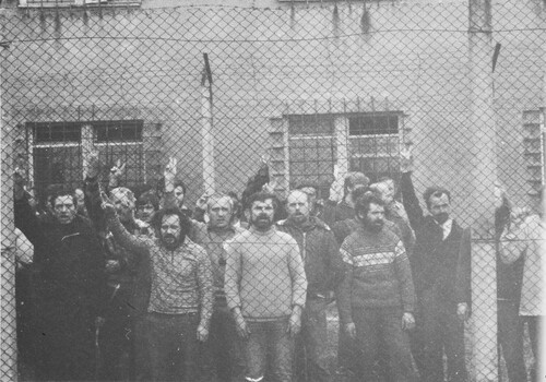 Akcja protestacyjna osób internowanych w Ośrodku Odosobnienia w Uhercach, kwiecień 1982 r. Zbiory AIPN