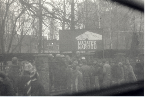 Przez wszystkie dni strajku, górników wspierały rodziny i mieszkańcy Katowic. Fot. A. Konarzewski/ ŚCWiS