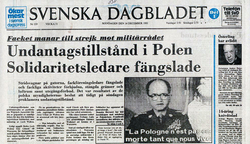Strona tytułowa szwedzkiego dziennika „Svenska Dagbladet” z 14 grudnia 1981 r. z informacją o wprowadzeniu stanu wojennego. Zbiory Macieja Klicha