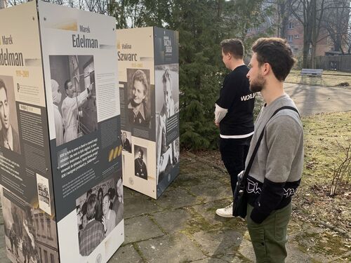 Wystawa Pokolenie Baczyńskiego na terenie ZSP im. KEN