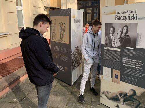 Wystawa Pokolenie Baczyńskiego na terenie ZSP im. KEN