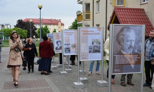 Fot.8 Otwarcie wystawy plenerowej o Ignacym Janie Paderewskim w Polkowicach 17 maja 2022 r.