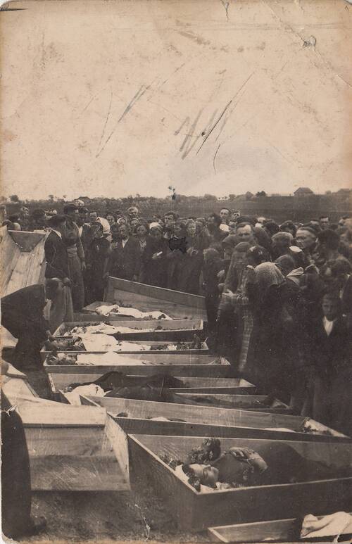 Pogrzeb ofiar ataku UPA na kolonię Katerynówka w powiecie Łuckim, 6 maja 1943 r.
